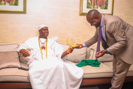 The Secretary General AAYC presenting AAYC regalia to His Imperial Majesty Dr. Oba Adeyeye Ogunwusi